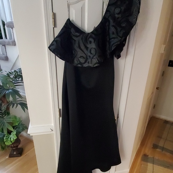 Sexy One Shoulder Gown - Picture 2 of 5